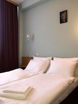 Гостиница КенигАвто Калининград Стандартный двухместный номер с 1 кроватью или 2 отдельными кроватями-4